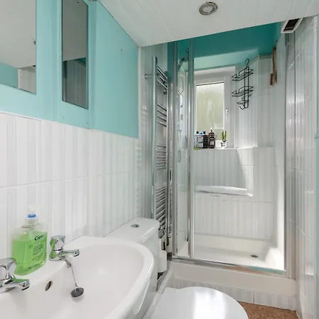 Andy's Pad - Private With Shared Bathroom Pansiyon Edinburgh