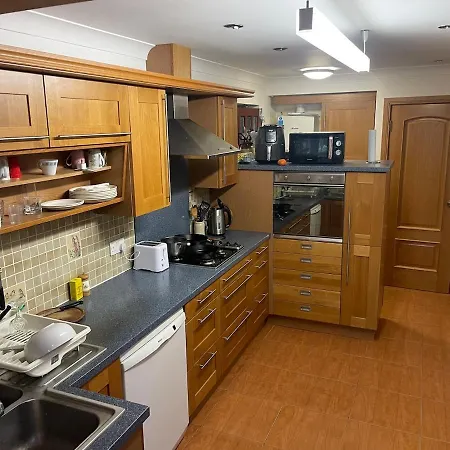 Bright, Spacious House Edinburgh