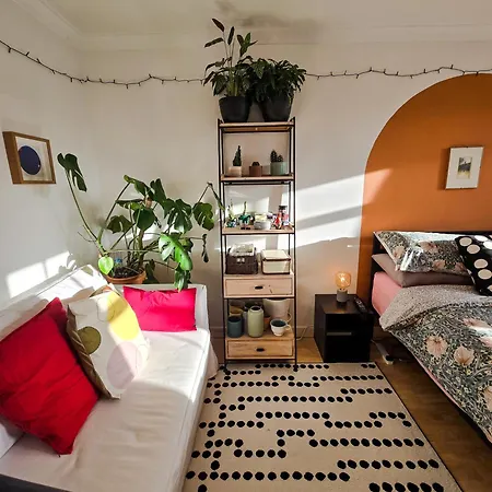 Double With Shared Bathroom Near The Shore And Tram