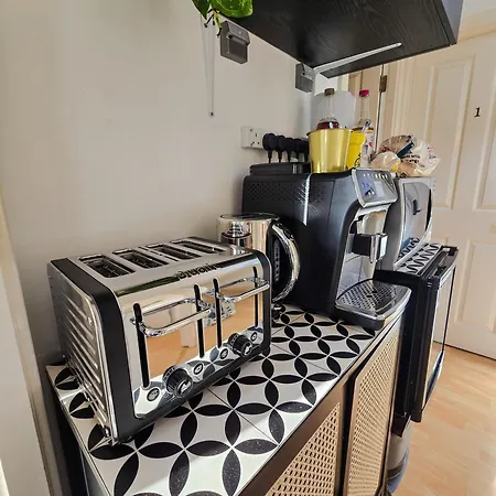 Double With Shared Bathroom Near The Shore And Tram 爱丁堡