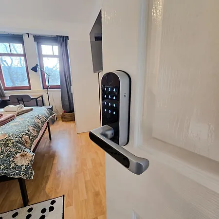 Double With Shared Bathroom Near The Shore And Tram Гостевой дом *