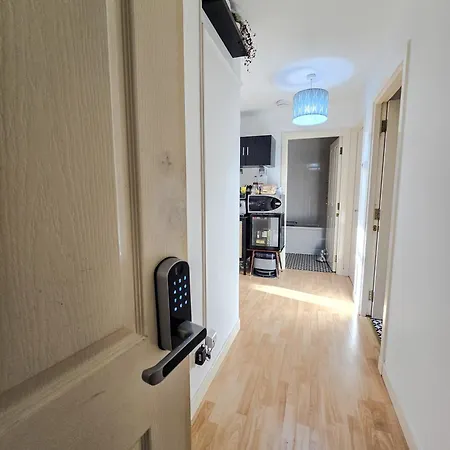 Double With Shared Bathroom Near The Shore And Tram *