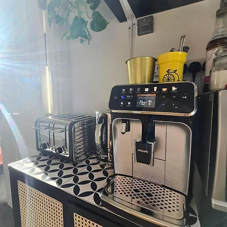 Double With Shared Bathroom Near The Shore And Tram *