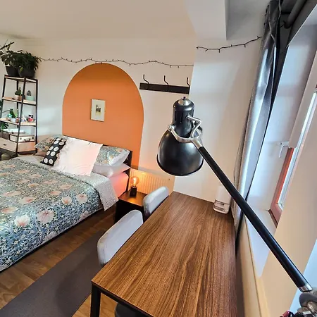 Double With Shared Bathroom Near The Shore And Tram 招待所 爱丁堡