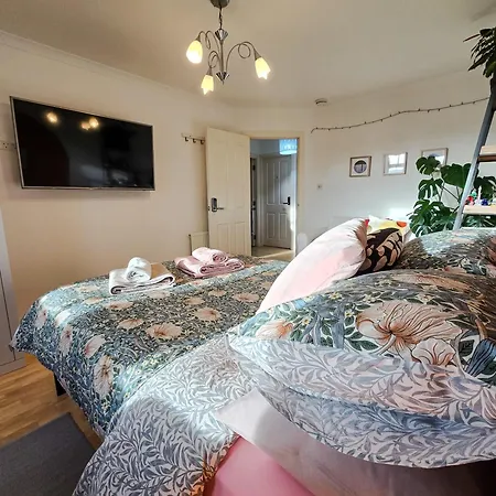 Double With Shared Bathroom Near The Shore And Tram