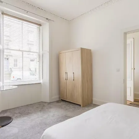 Maindoor Private Entrance *