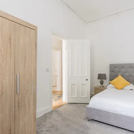 Maindoor Private Entrance *