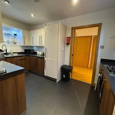 Weston's Penthouse Sleep 10, 6 Beds Free Parking Apartmán