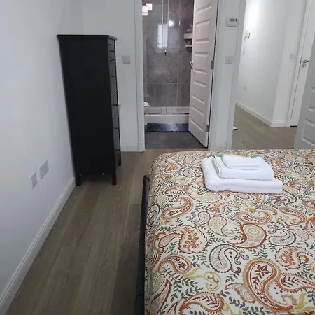 Stylish 2-bed Flat With Open-plan Living Parking Apartamento *