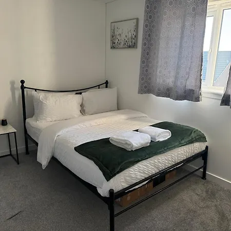 One Bedroom Near Royal Infirmary & Easy Access To Centre *