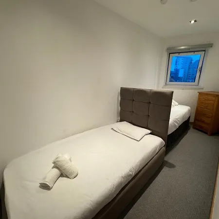 Lägenhet Weston's Penthouse Sleep 10, 6 Beds Free Parking *