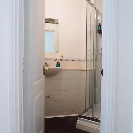 Fettes - Homely 2bd In Quiet Development Edinburgh