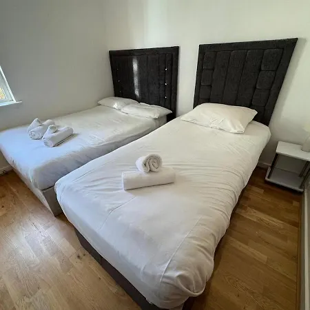 Albions Corner 6 Guests 5 Beds Free Parking