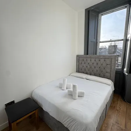 Oxford's Nest - 11 Guests 7 Beds 15' Centre Apartment Edinburgh
