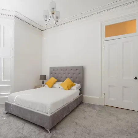 Maindoor Private Entrance Apartment