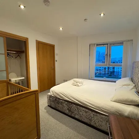Weston's Penthouse Sleep 10, 6 Beds Free Parking Apartmán