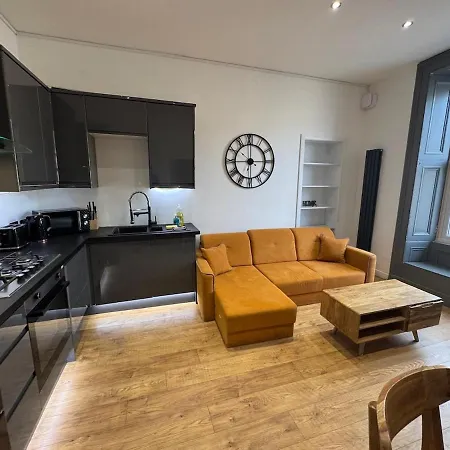 Duplex Penthouse - 11 Guests 7 Beds 15' Centre *