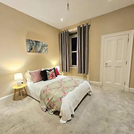 2 Bedroom Apt, 4 Beds, 3 Tv Near Fountain Park Apartmán Edinburgh