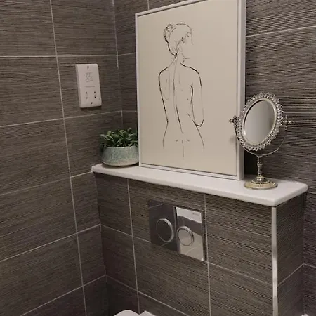 Appartement Elegant 3br At Haymarket *