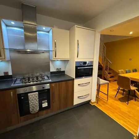 Apartmán Weston's Penthouse Sleep 10, 6 Beds Free Parking *