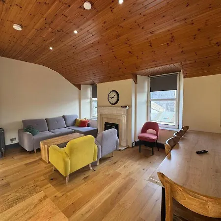 Apartment Hillside - 10 Guests 7 Beds 15' Centre