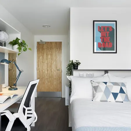 For Students Only Westfield In إدنبرة