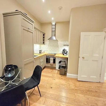 2 Bedroom Apt, 4 Beds, 3 Tv Near Fountain Park