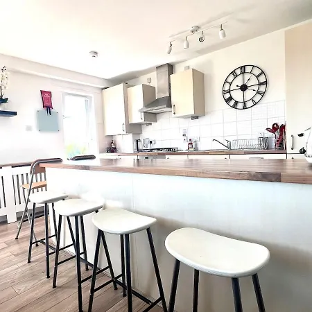 Castle View Free Parking 3bed Waterfront *