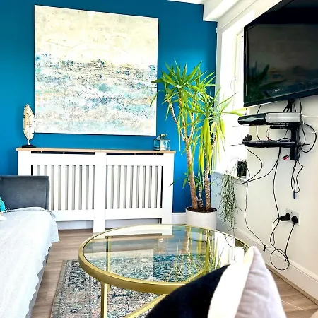 Castle View Free Parking 3bed Waterfront Apartment