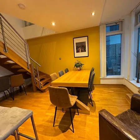 Lägenhet Weston's Penthouse Sleep 10, 6 Beds Free Parking *