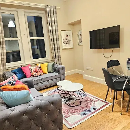 アパート 2 Bedroom Apt, 4 Beds, 3 Tv Near Fountain Park エディンバラ