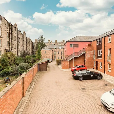 Unique 1 Bed House With Private Parking * Edinburgh