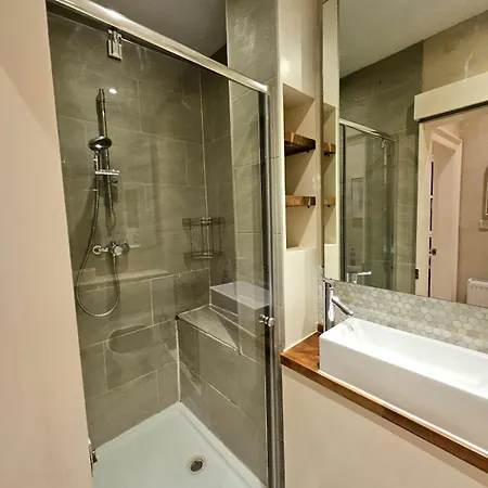 2 Bedroom Apt, 4 Beds, 3 Tv Near Fountain Park