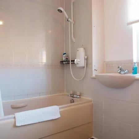 Apartment Fettes - Homely 2bd In Quiet Development Edinburgh