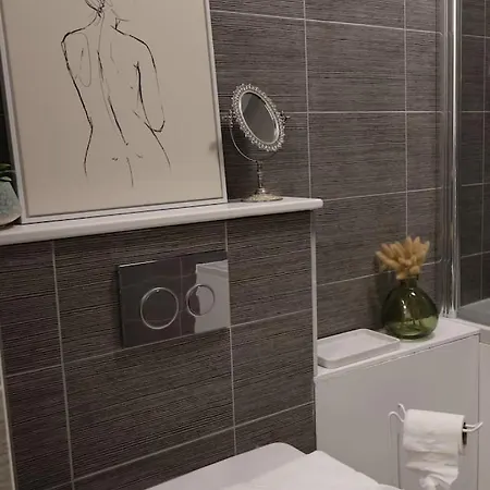 Elegant 3br At Haymarket