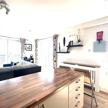 Castle View Free Parking 3bed Waterfront *