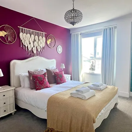 Castle View Free Parking 3bed Waterfront Apartment *