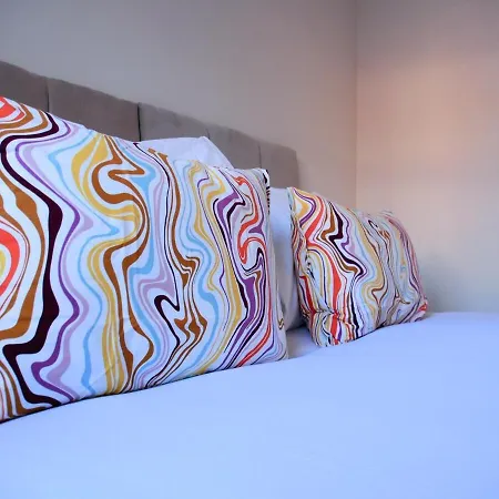 Fettes - Homely 2bd In Quiet Development