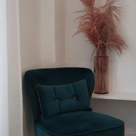 Elegant 3br At Haymarket