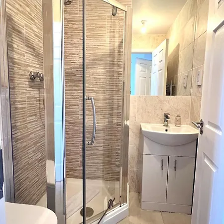 Castle View Free Parking 3bed Waterfront Apartment