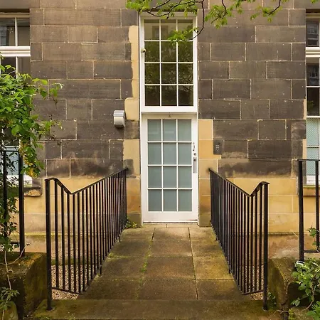 Leith Hospital - A Boutique Family Let In Leith Edimburgo