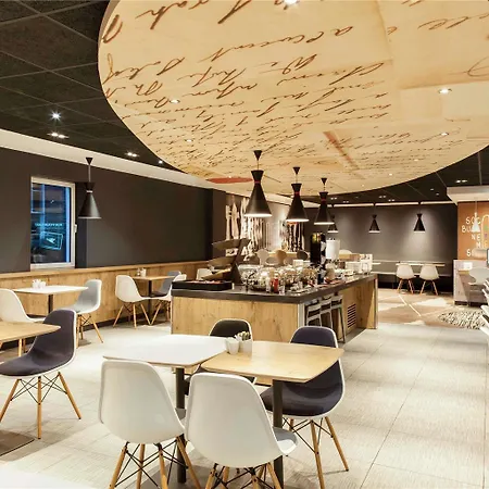 Ibis Centre Royal Mile Hotel 3*