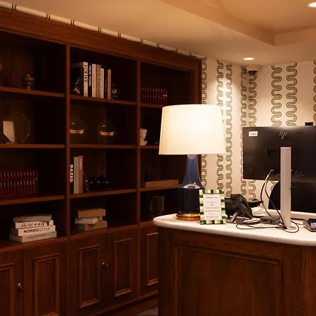 The Scholar Hotel