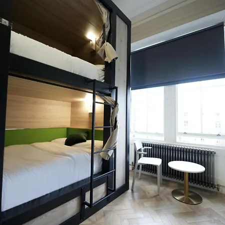 Hostel Revolver