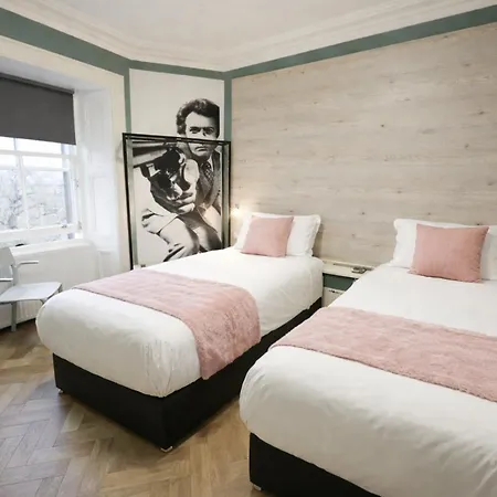 Hostel West End *