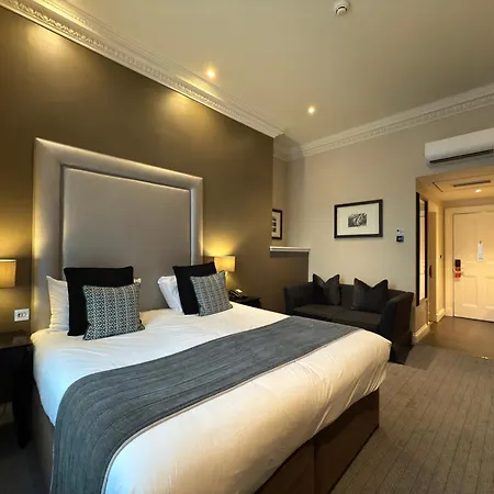 Aparthotel Fraser