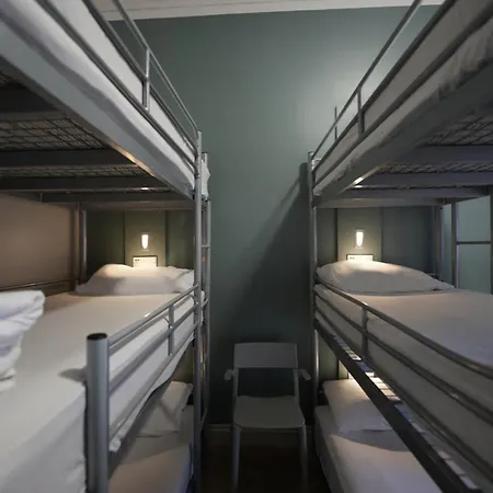 Hostel Revolver