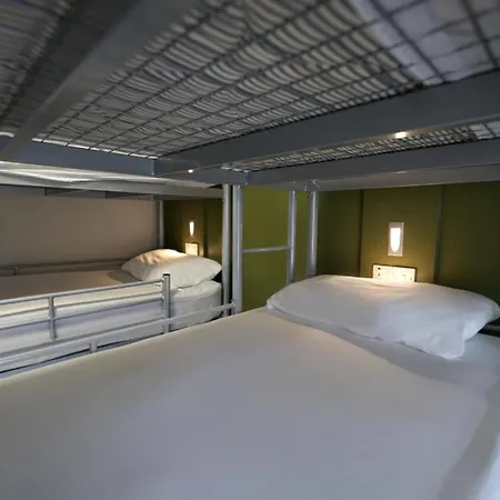 West End Hostel *