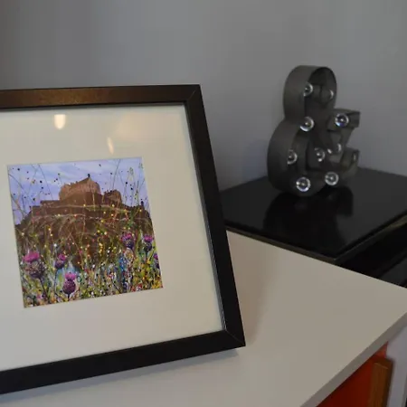 Apartmán Large 2 Bed Flat, 2 Bath, Free Parking & Lift