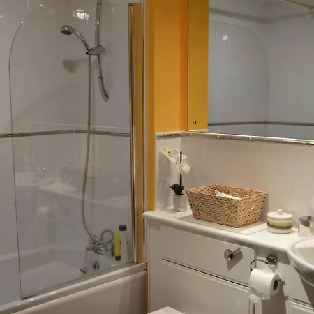 Large 2 Bed Flat, 2 Bath, Free Parking&lift Lejlighed Edinburgh